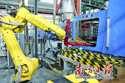 工業機器人的革命 一機替代六人，量產效率躍升